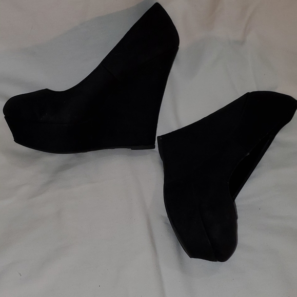 Suede wedges NWT - Picture 4 of 5